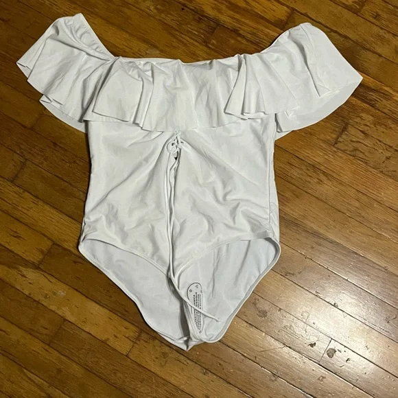 White off the shoulder one piece swimsuit - Picture 4 of 8
